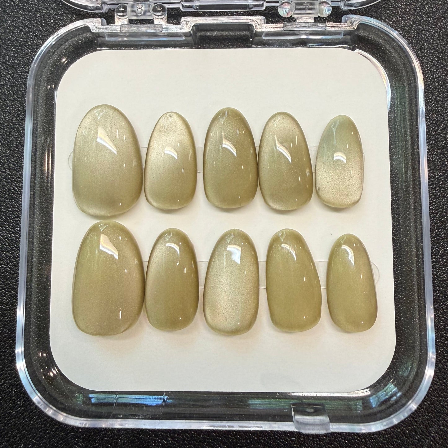 Set of green press on nails