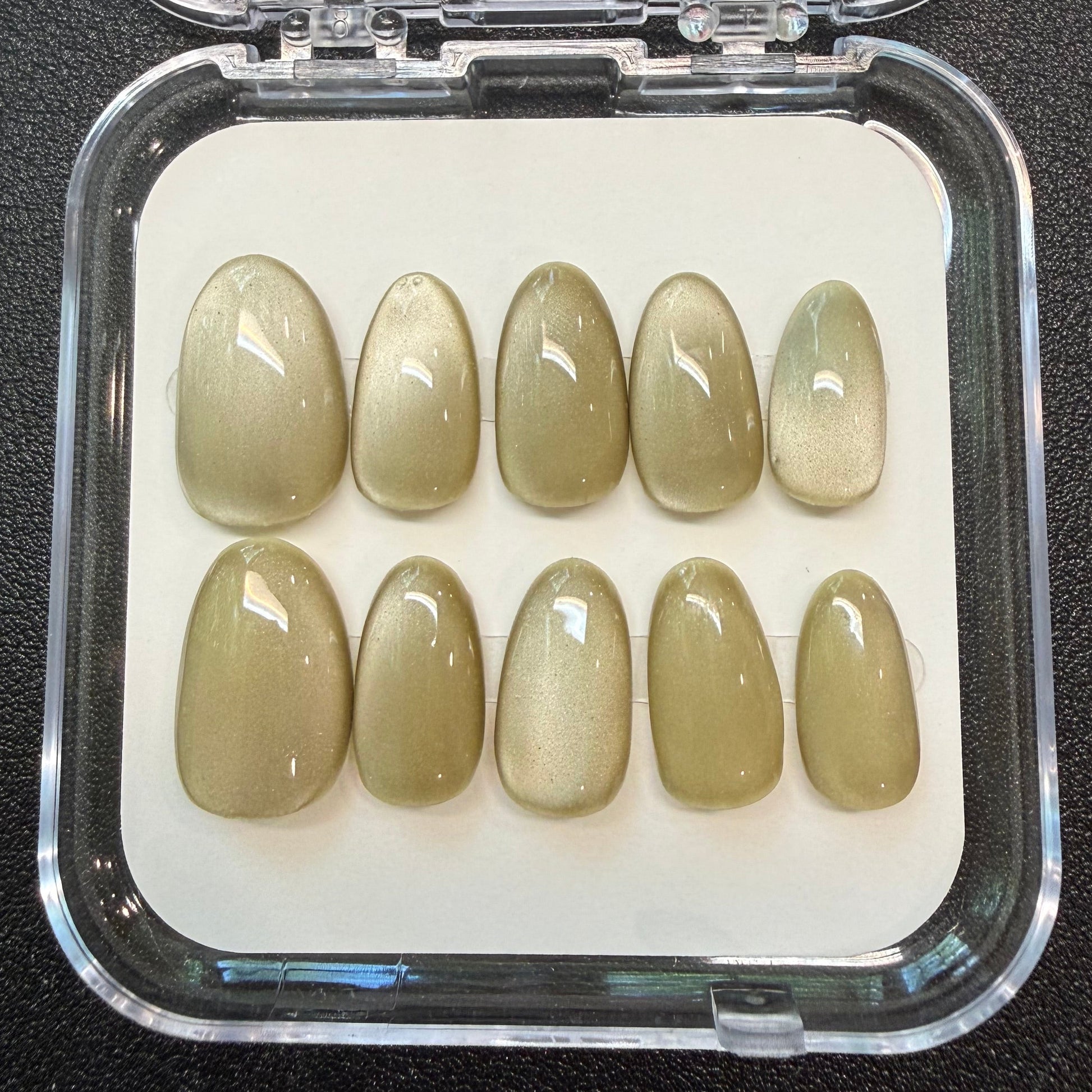 Set of green press on nails